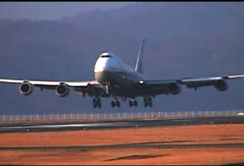 Boeing747SR Landing