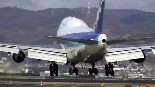 Boeing747's Landing